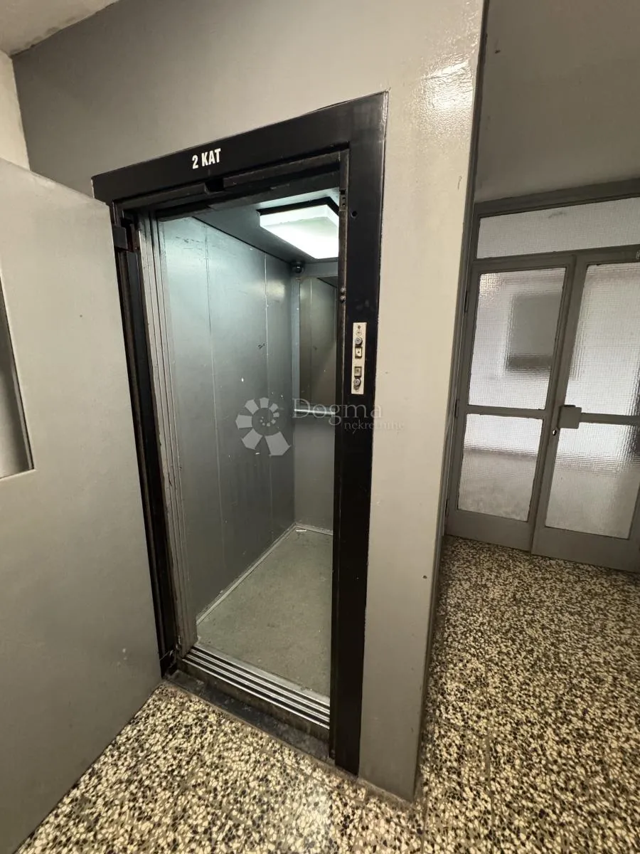 stan za renovaciju - prilika - slika 20