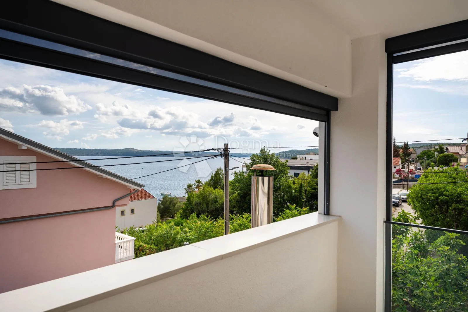 stan s pogledom na more,70 m od plaže - slika 29