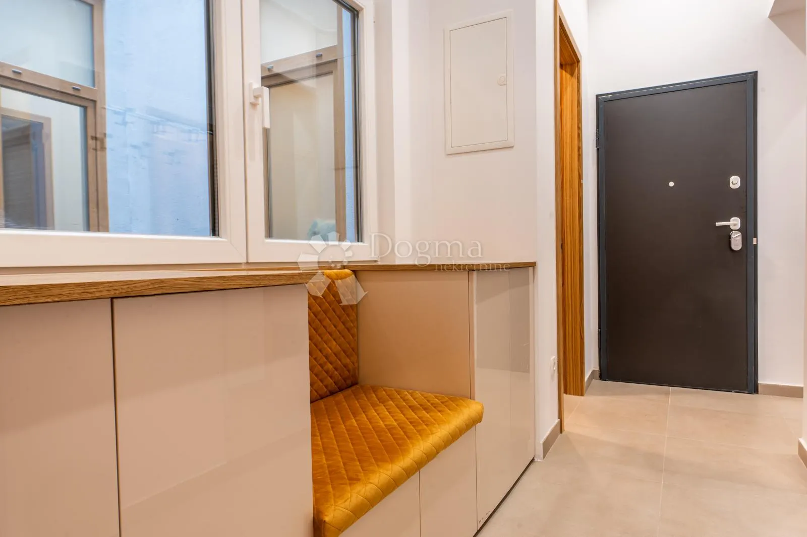 rijeka,centar,prekrasan novoadaptiran i namješten 2s+db - slika 7