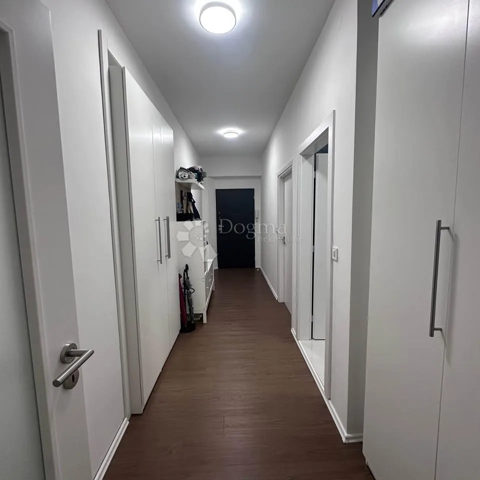 novouređen moderan stan 65m² - centar rijeke - slika 7