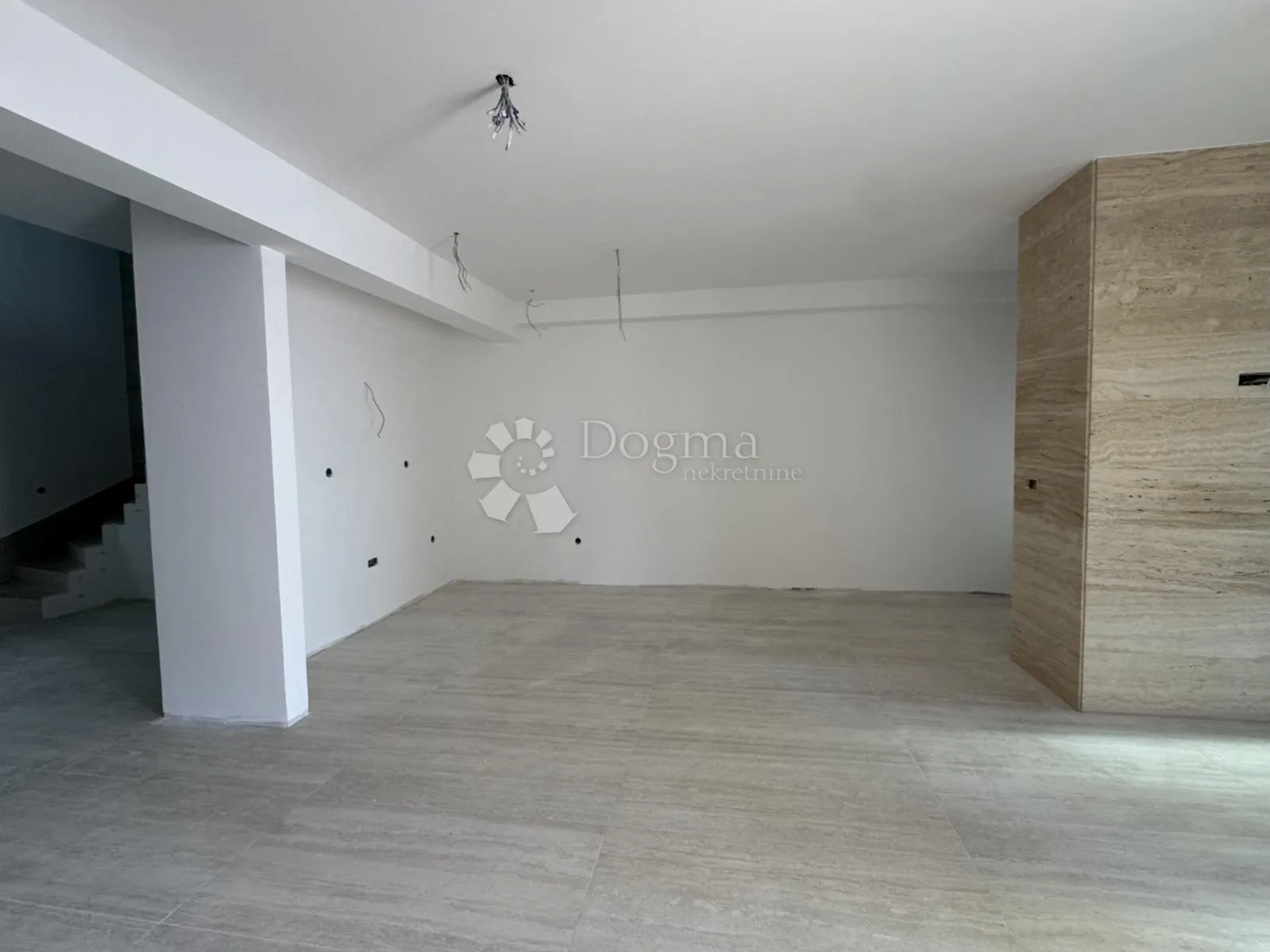 diklo – luksuzni dvoetažni stan s bazenom - 70m od mora - slika 18
