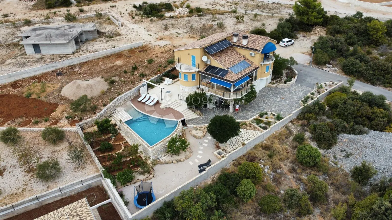 brodarica- mediteranska villa s bazenom i pogledom - slika 3