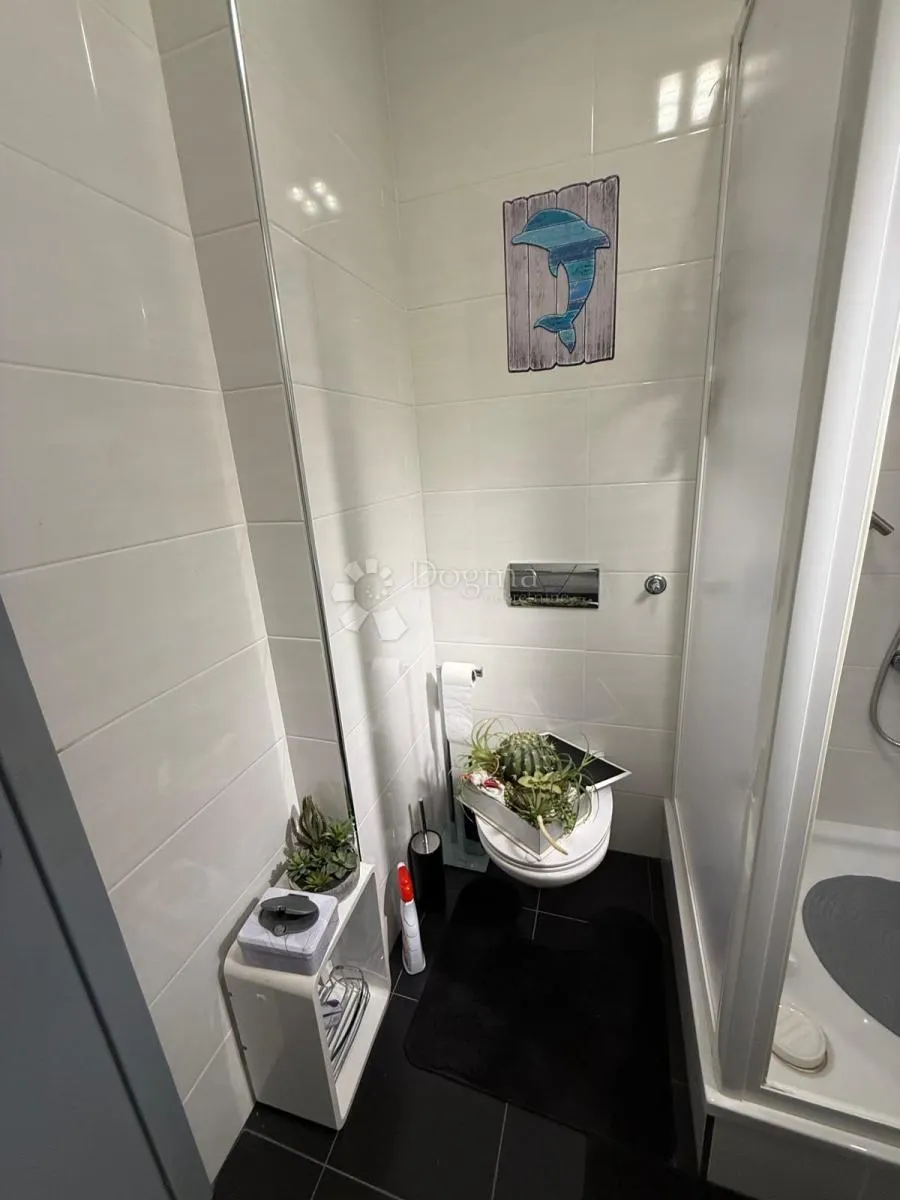 apartman novo velike terase 200 m od mora sniženo - slika 24