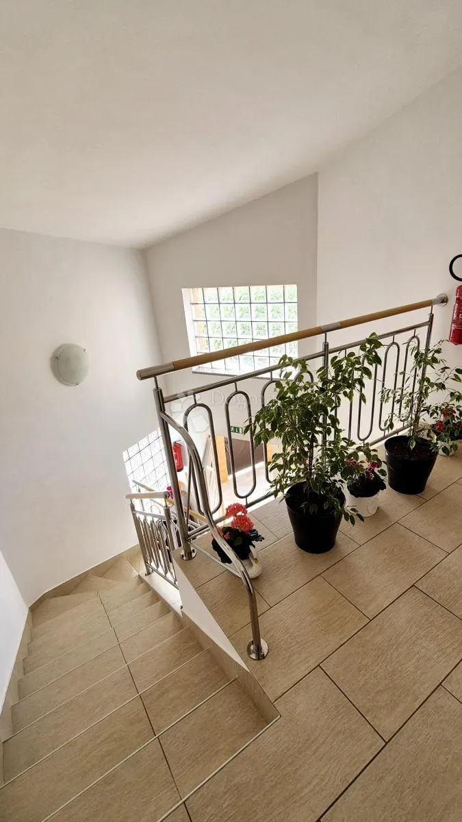 kuća s 4 apartmana + garaža ! blizina fažane ! - slika 13