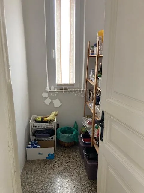 gospodski stan u očuvanoj zgradi - slika 11