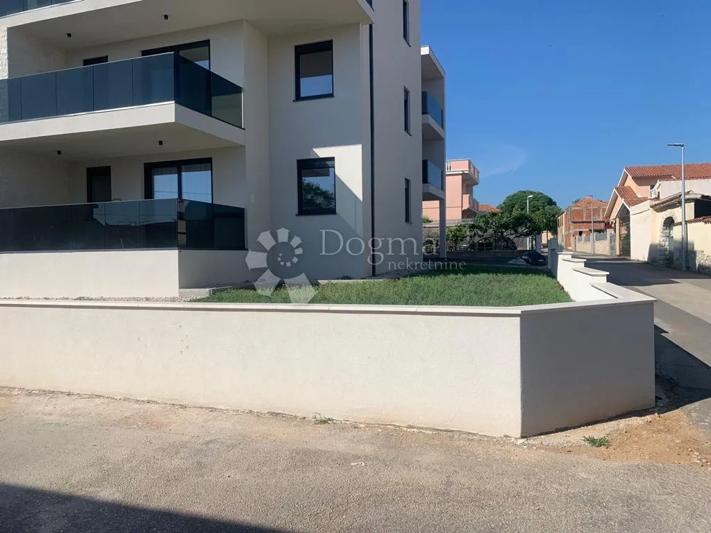 vodice-novogradnja sa garažom, 143m2 - slika 3