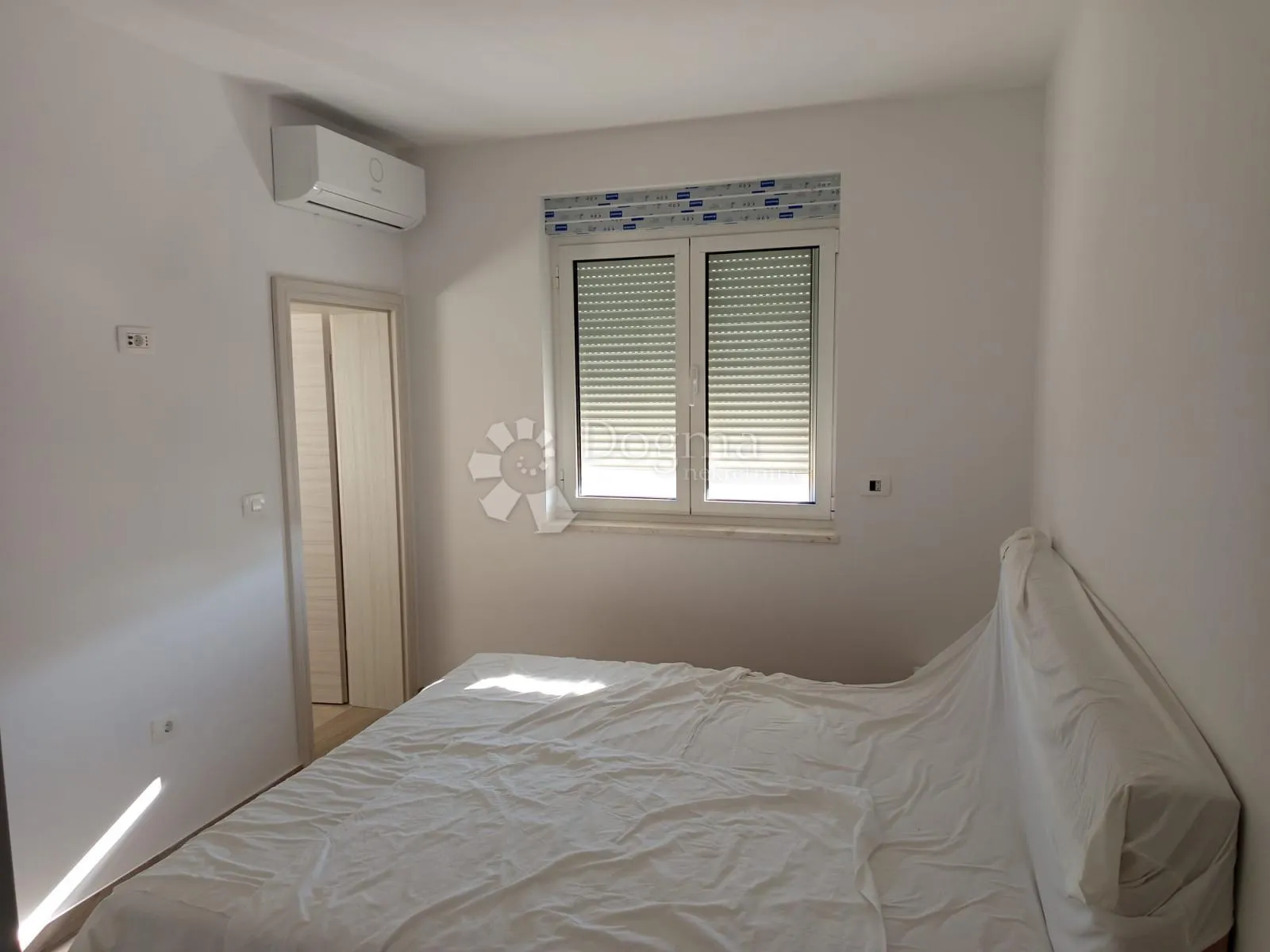 prizemnica sa bazenom i 3 spavaće sobe - slika 12