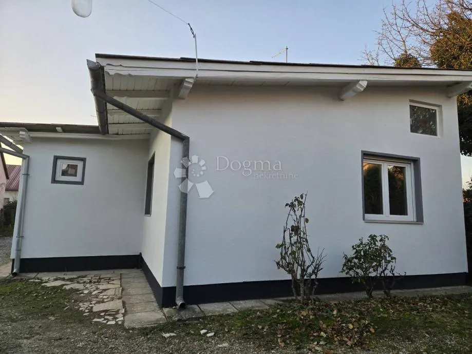 kuća u nizu sa solarnom elektranom - slika 10