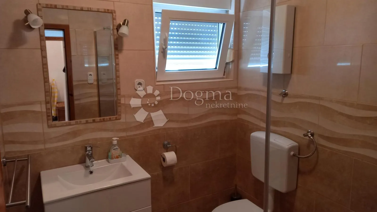 apartmanska kuća sa velikom okućnicom - slika 23