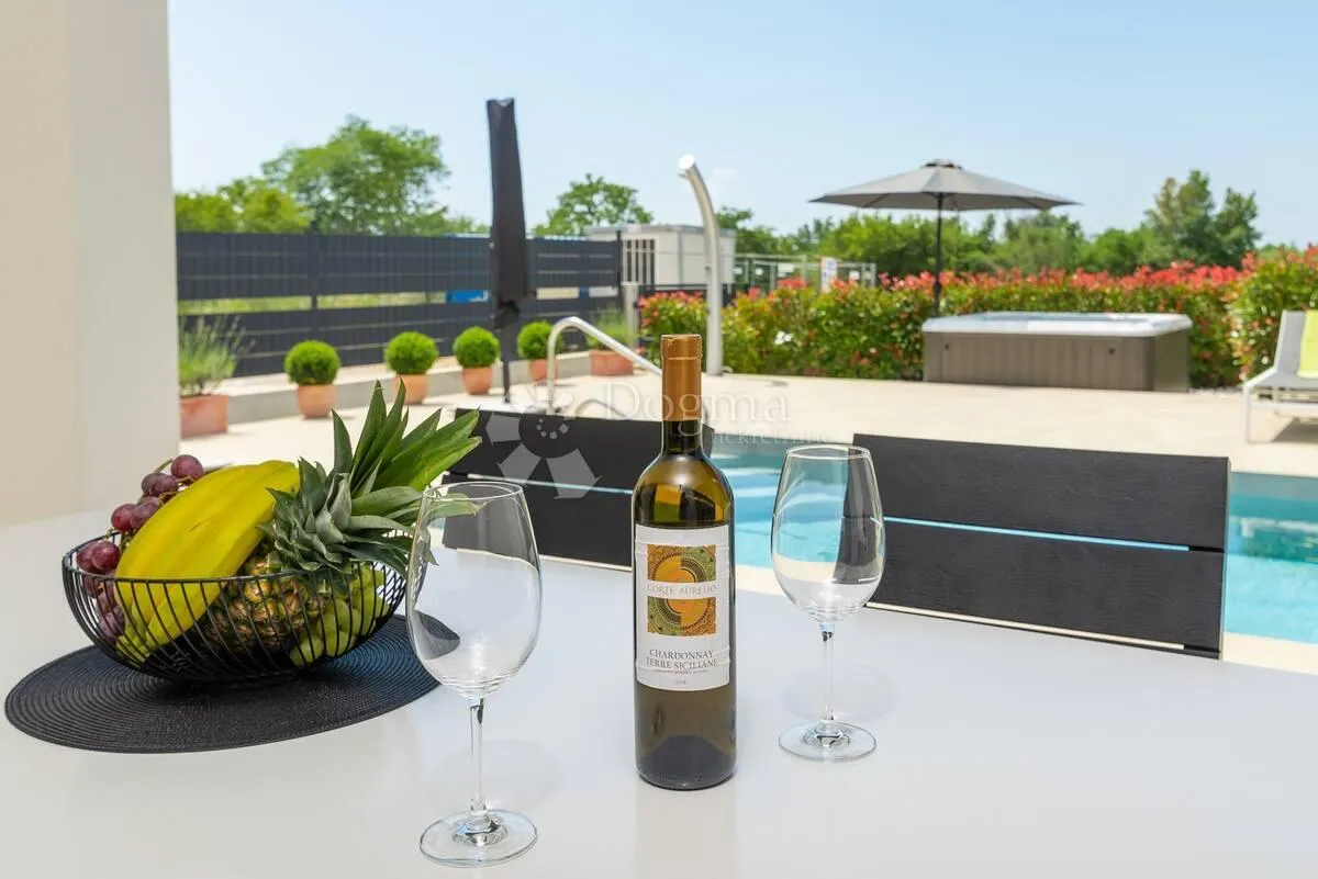 villa s bazenom i jacuzzijem - poreč - slika 19