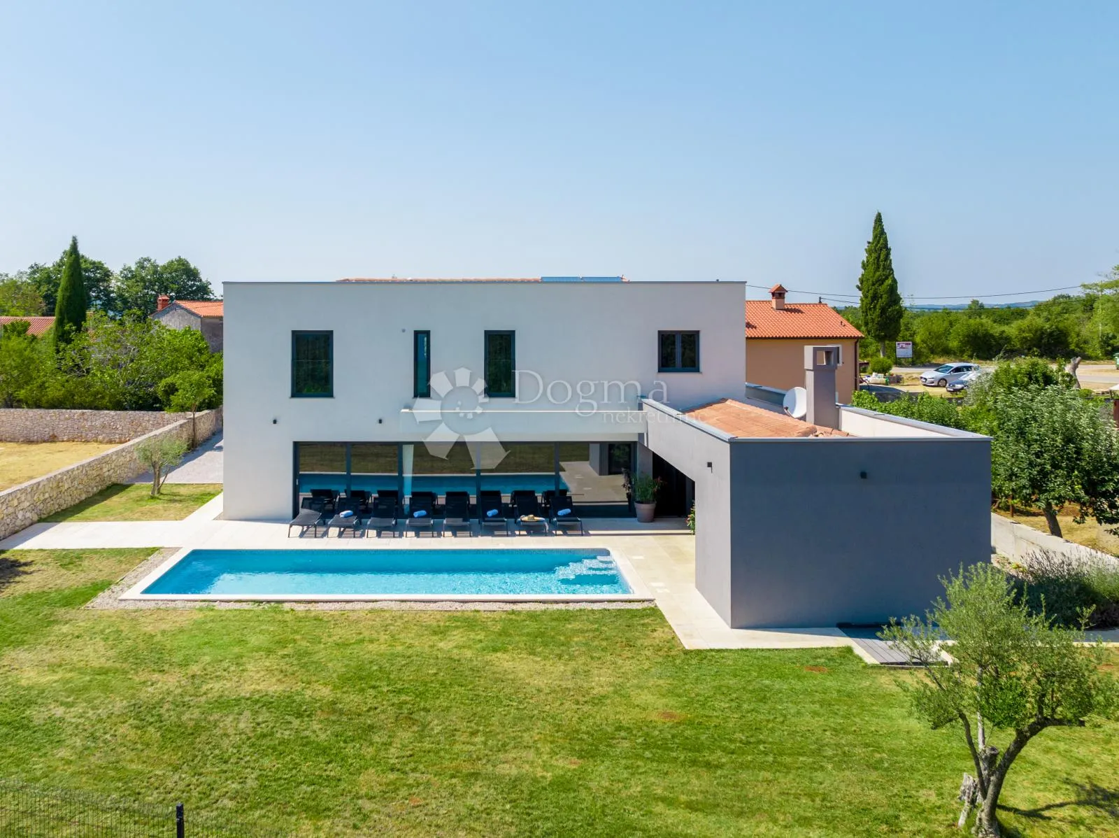 elegantna villa s bazenom, novogradnja! - slika 22