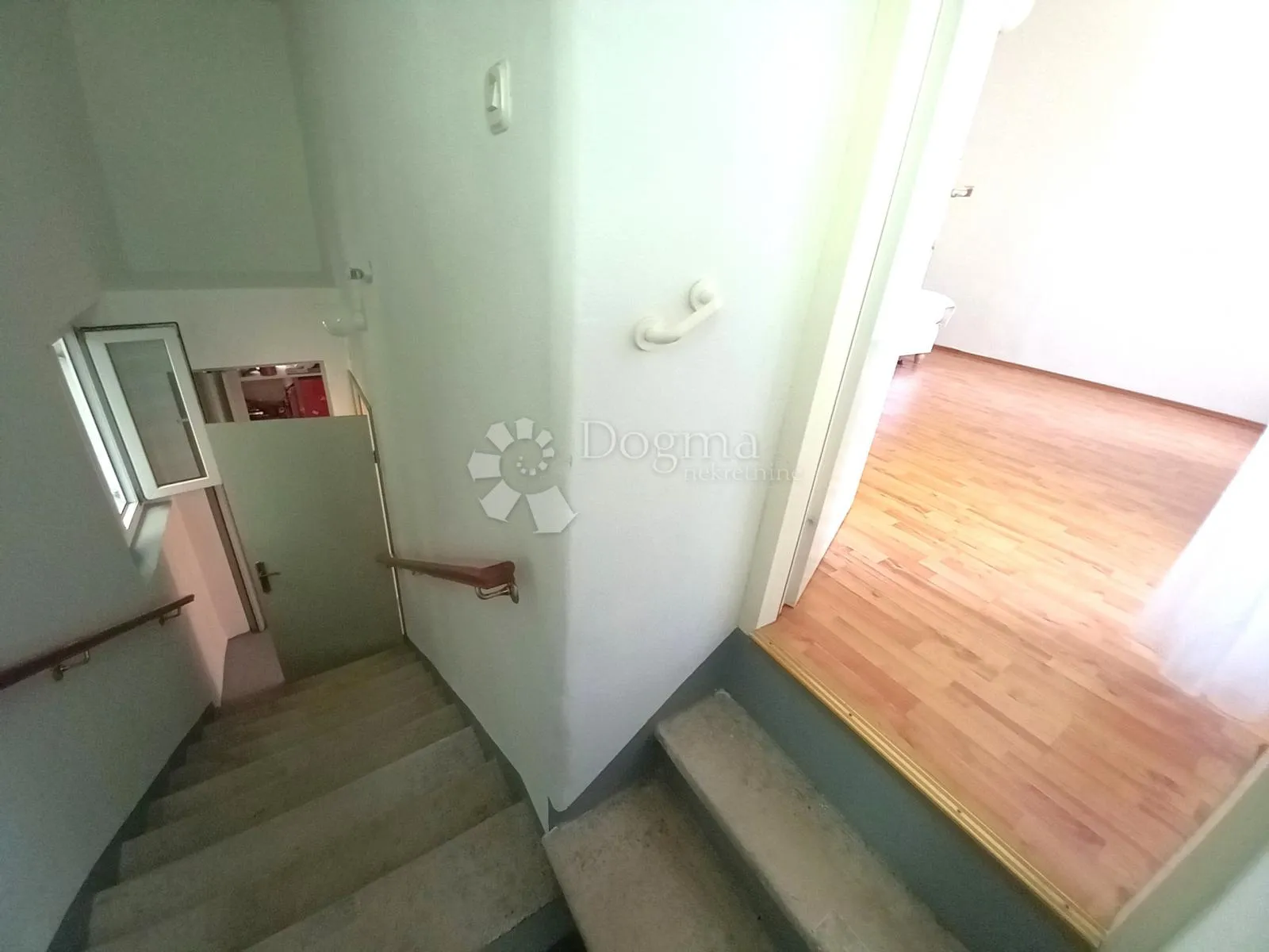 rijeka,kapitanovo, stančić sa terasom - slika 11