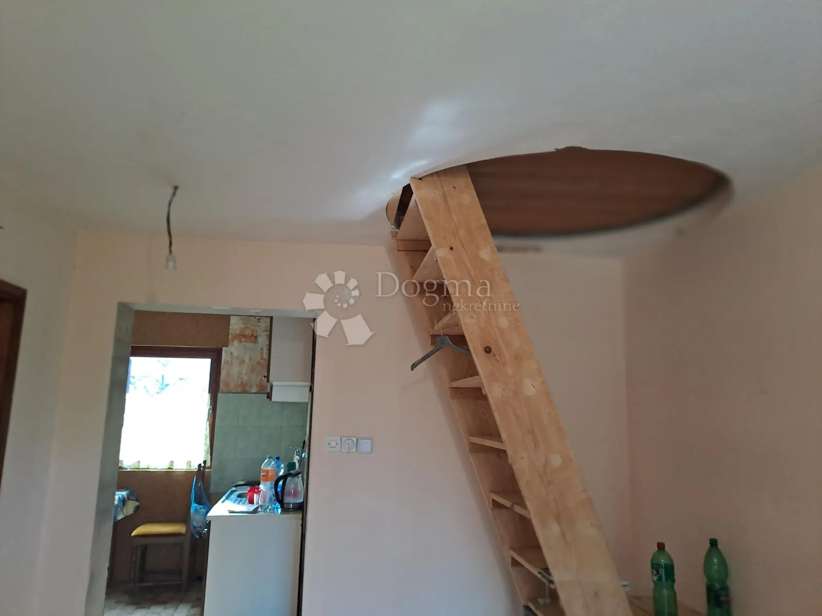 povoljna viksa na vrhu brda - slika 14