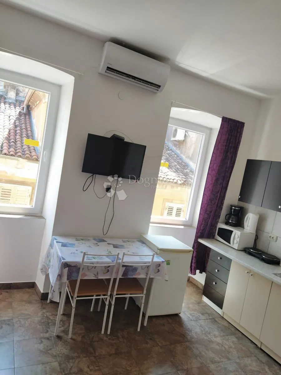 četverosoban stan u centru pule - 4 studio apartmana - slika 8