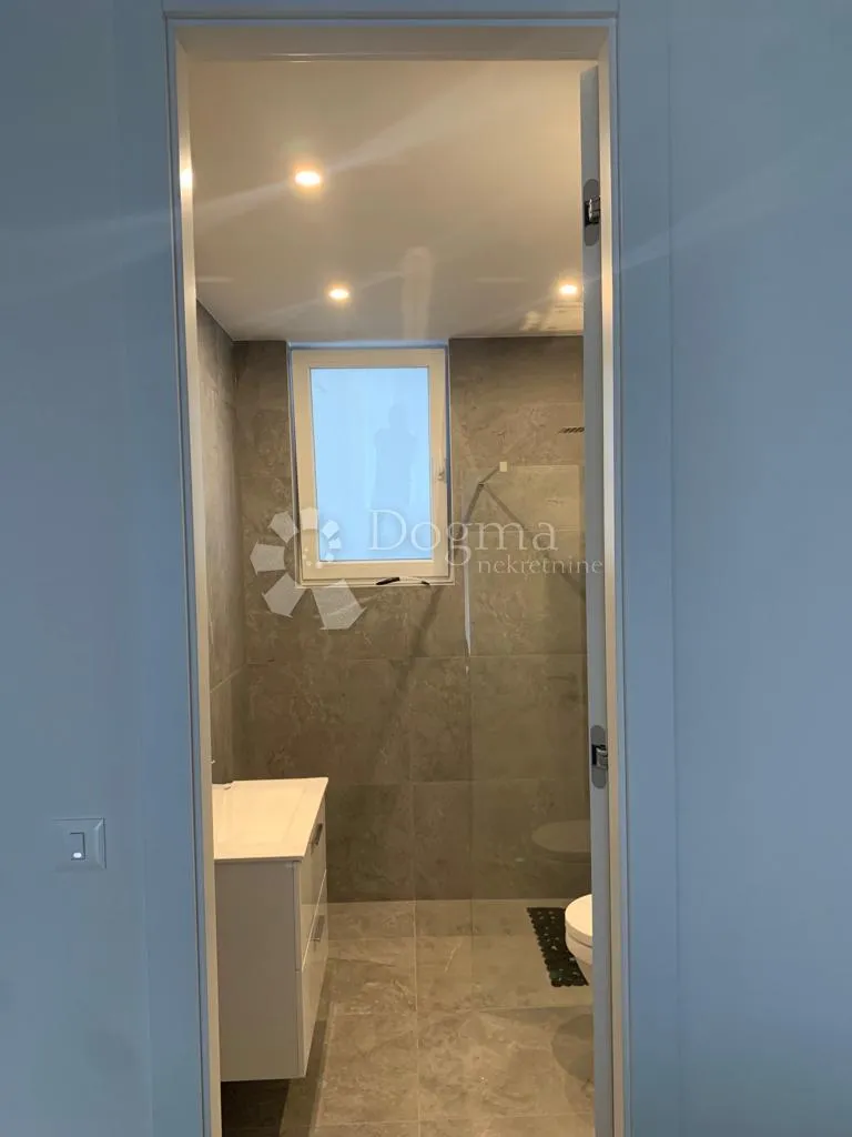vodice-novogradnja sa garažom, 143m2 - slika 37