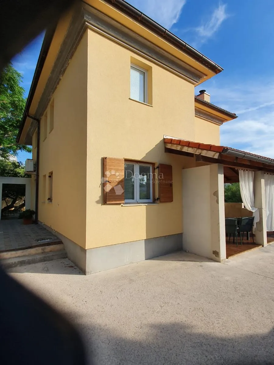 kuća na pagu s velikim dvorištem - 310m2 - slika 4