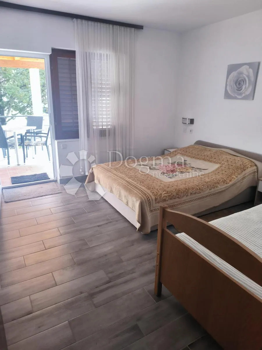 kuća sa 6 apartmana, sabunike-privlaka - slika 21
