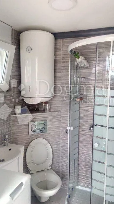 primošten, prekrasan apartman na moru - slika 9