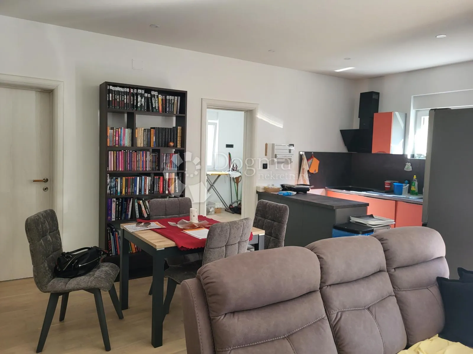 komforan trosobni apartman - slika 2