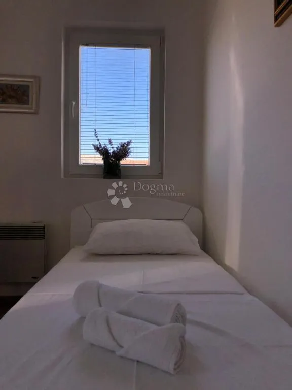 kuća na pagu s velikim dvorištem - 310m2 - slika 37