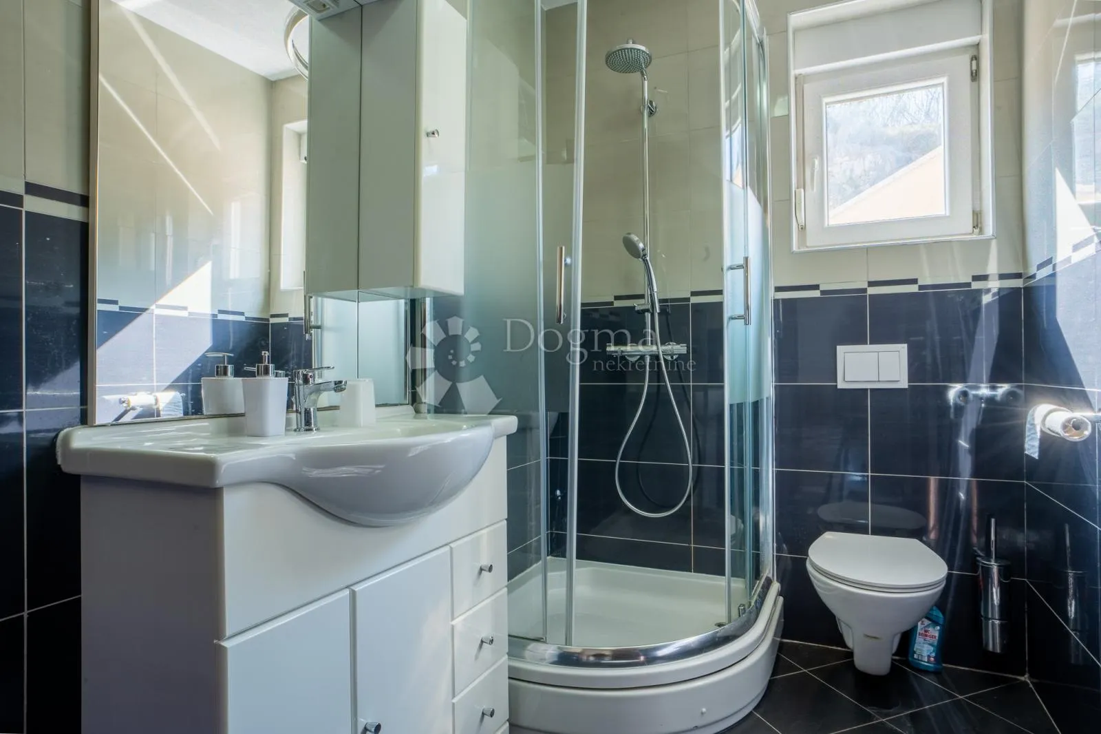 klimno, apartman s bazenom na samo 250m od mora - slika 13