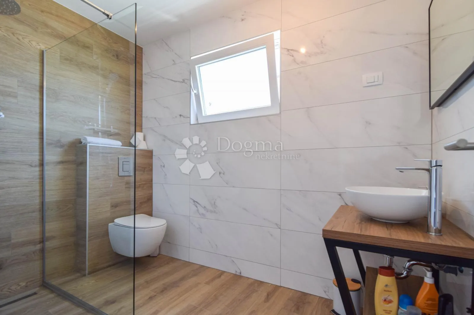 novigrad, moderna dvojna vila s bazenom i 3 spavaće sobe - slika 13