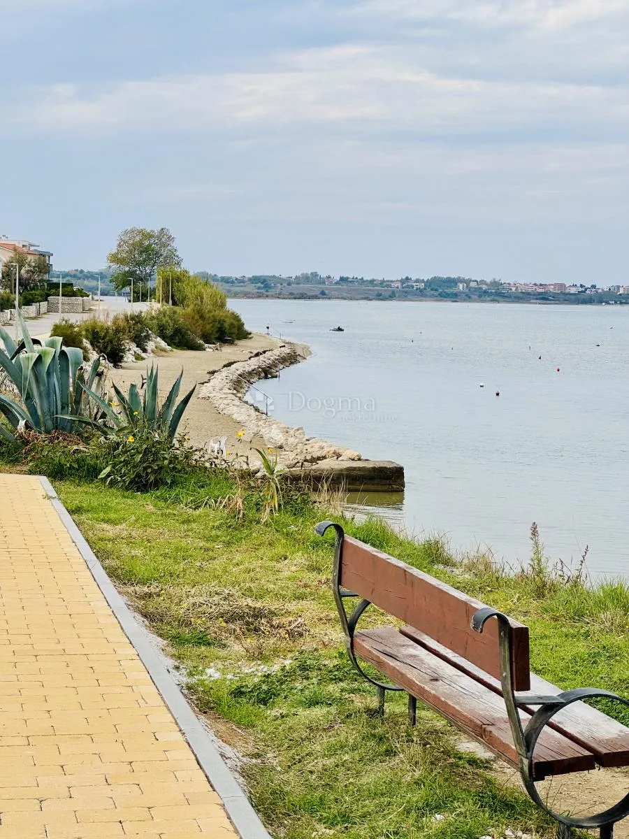 penthouse s9 u ninu, 100 m od mora, krovna terasa - slika 11