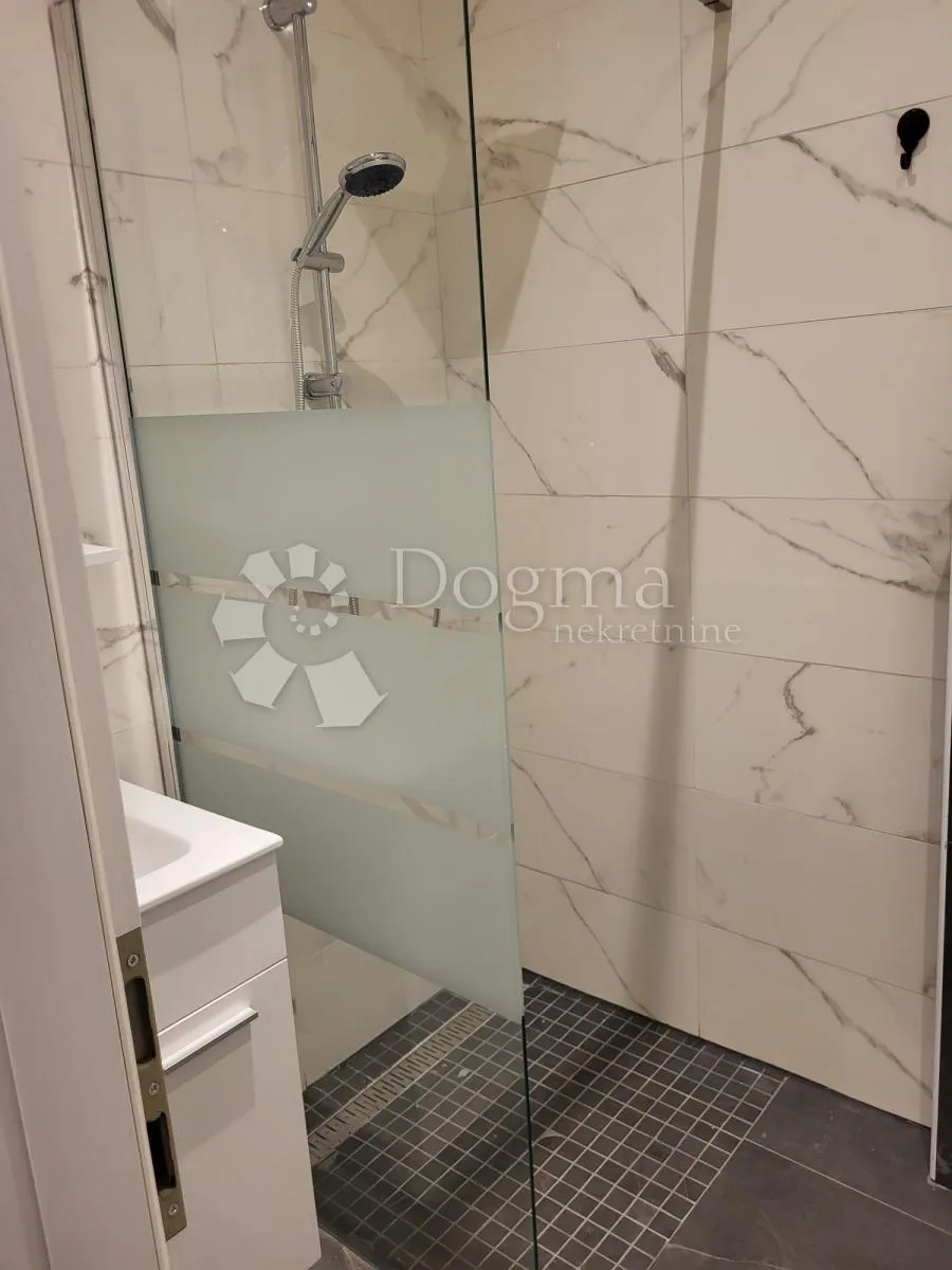 komforan trosobni apartman - slika 13