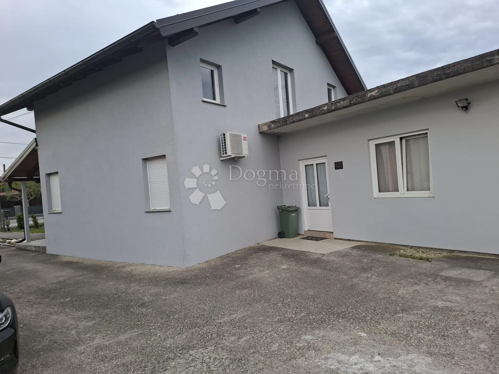 kuća s dva stana + mogućnost trećeg stana – ivanić-grad - slika 23