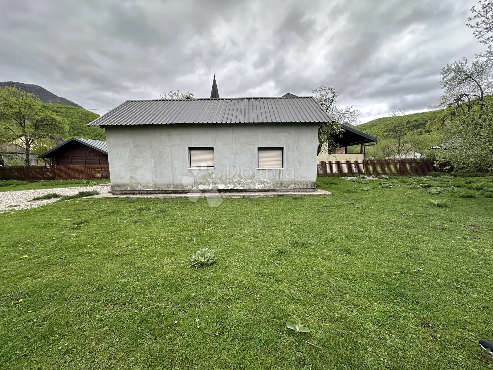 brušane kuća i novi pomoćni objekt stambene namjene 4200m2 - slika 2