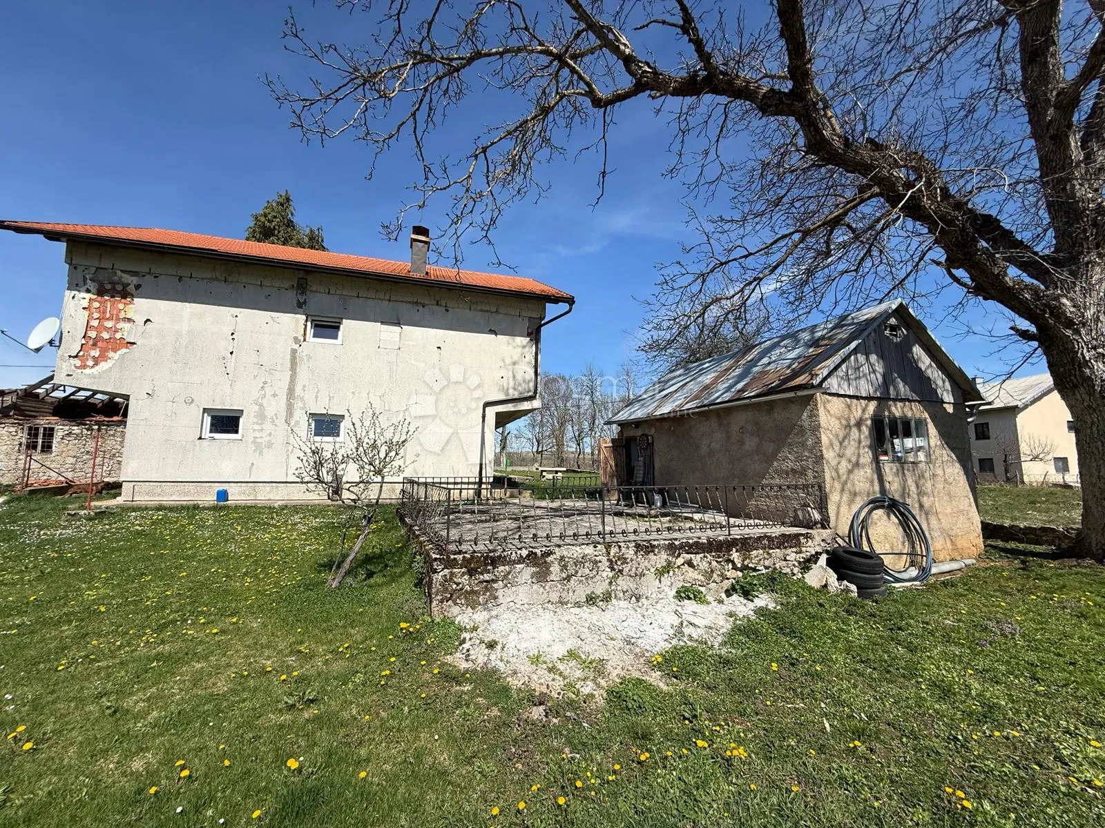 kvalitetna kuća i zemlja 40000m2 gornja ploča - slika 4