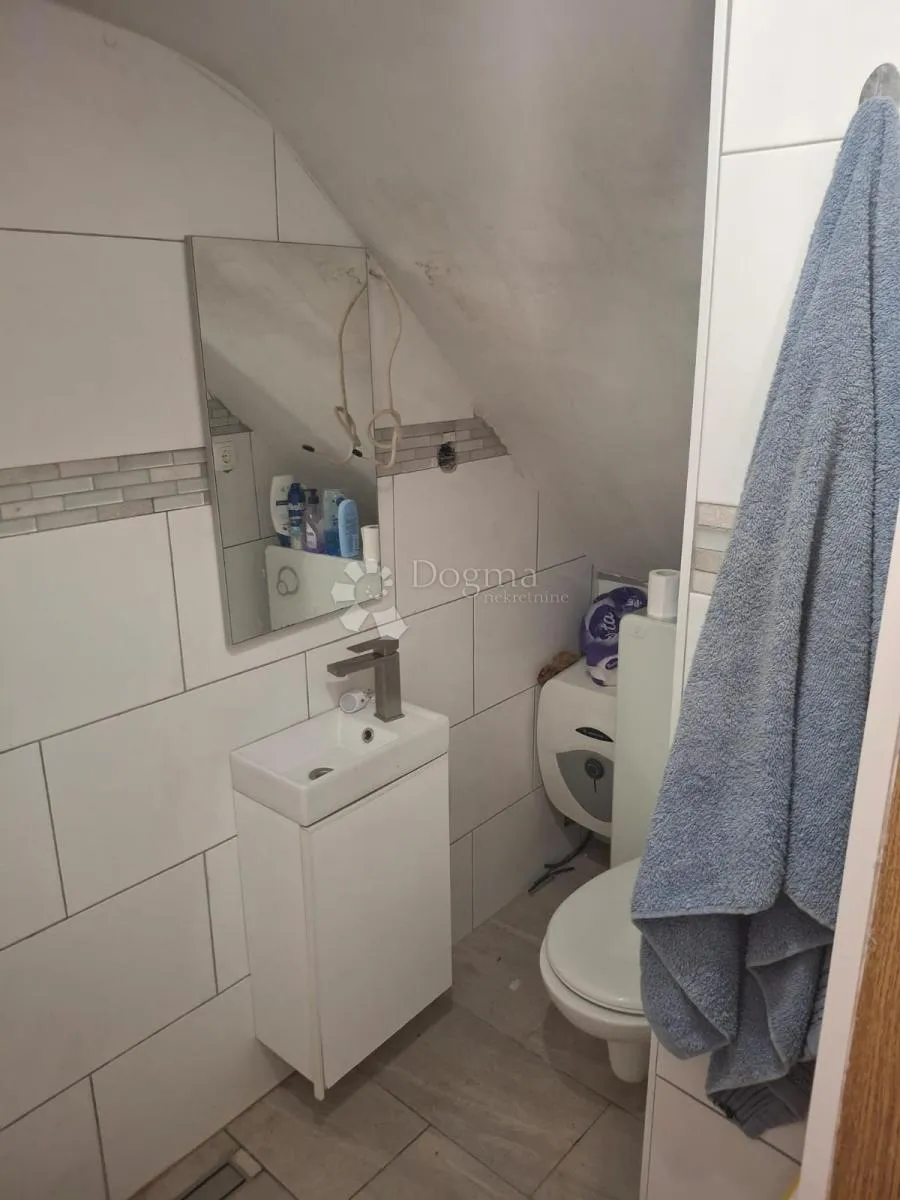 apartman s prostranom terasom koja pruža pogled na more - slika 10