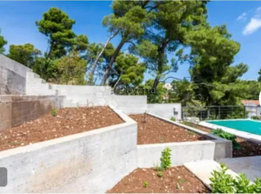 drugačija vila s bazenom, brač, bobovišća - slika 3