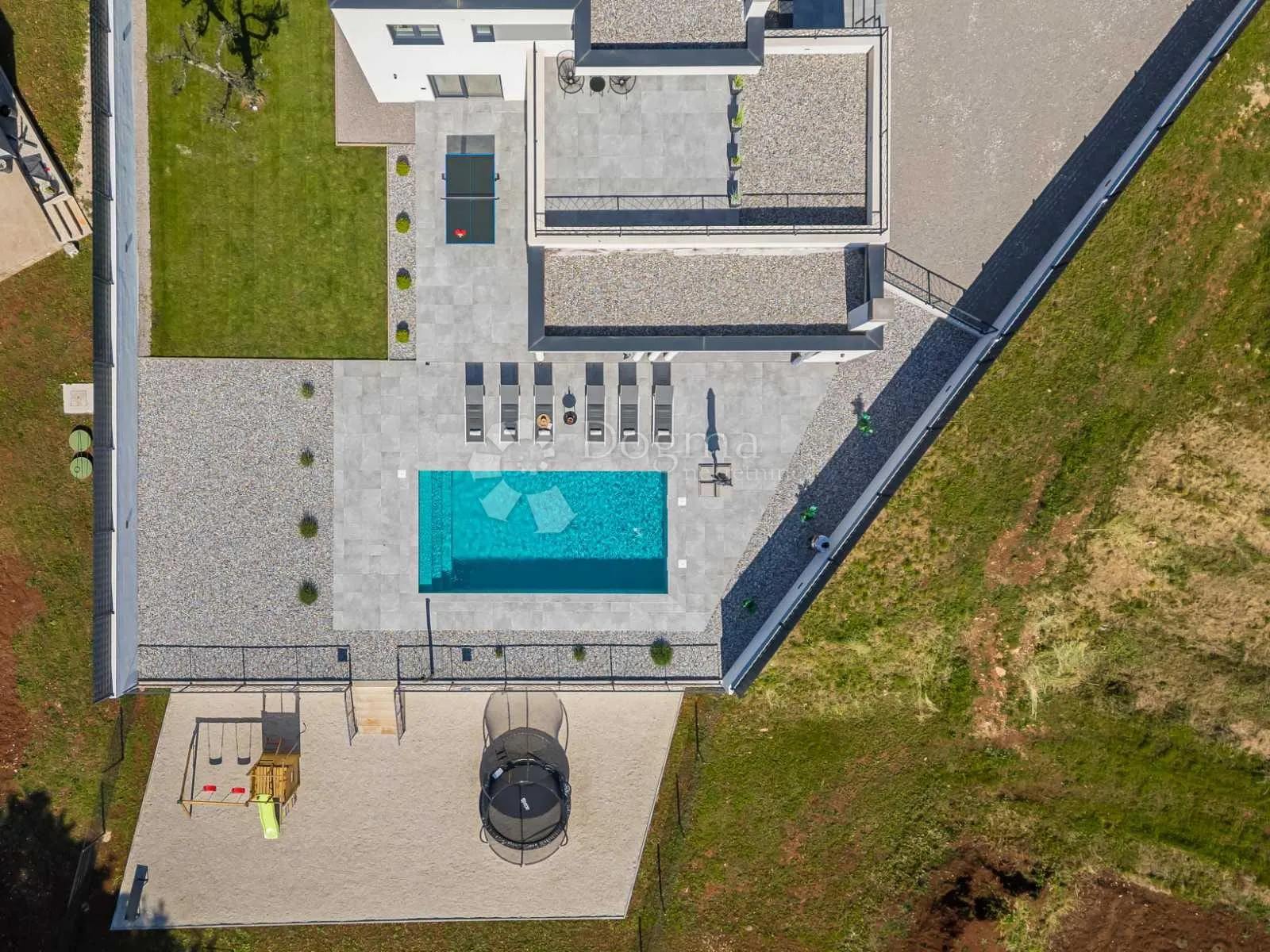 prekrasna villa s okućnicom od 983m2 i bazenom, mirna lokacija - slika 6
