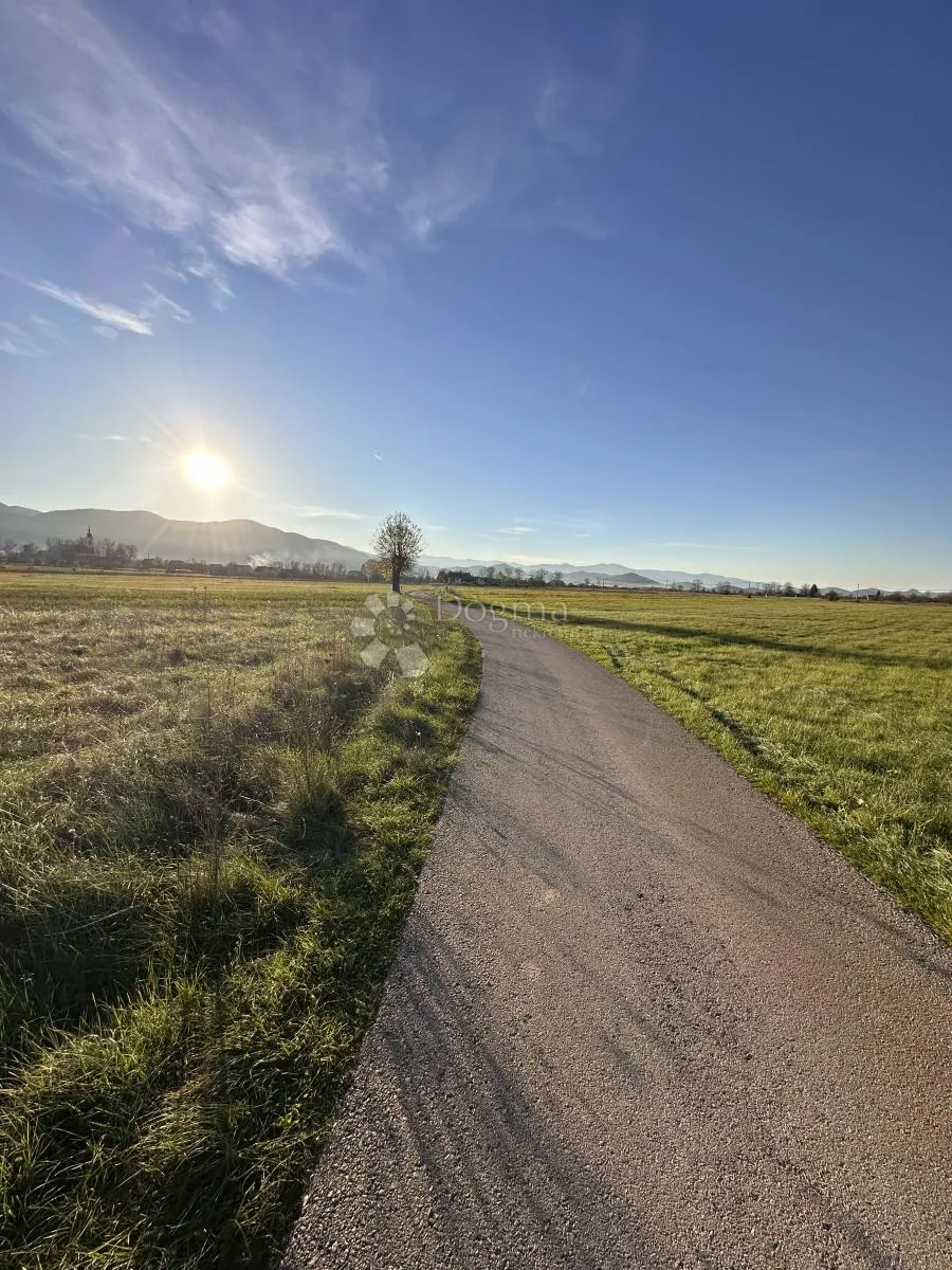 sinac prodaje se građevinsko zemljište 11000 m2 - slika 4