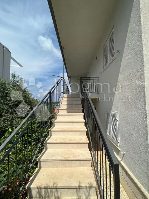 kuća na šolti 100m od mora - slika 9