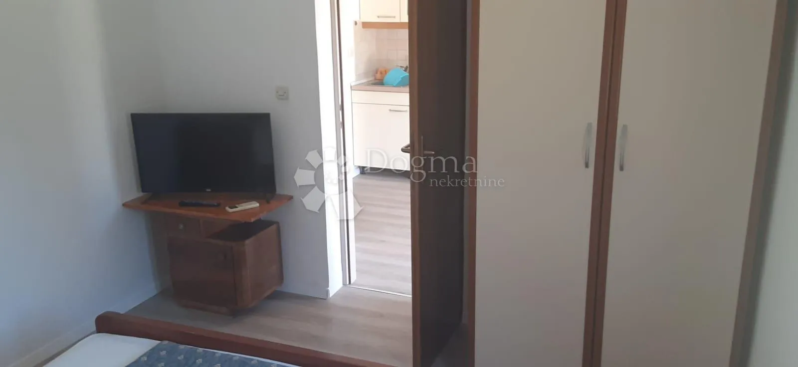 odlična prilika za iznajmljivanje i miran život!!! - slika 15