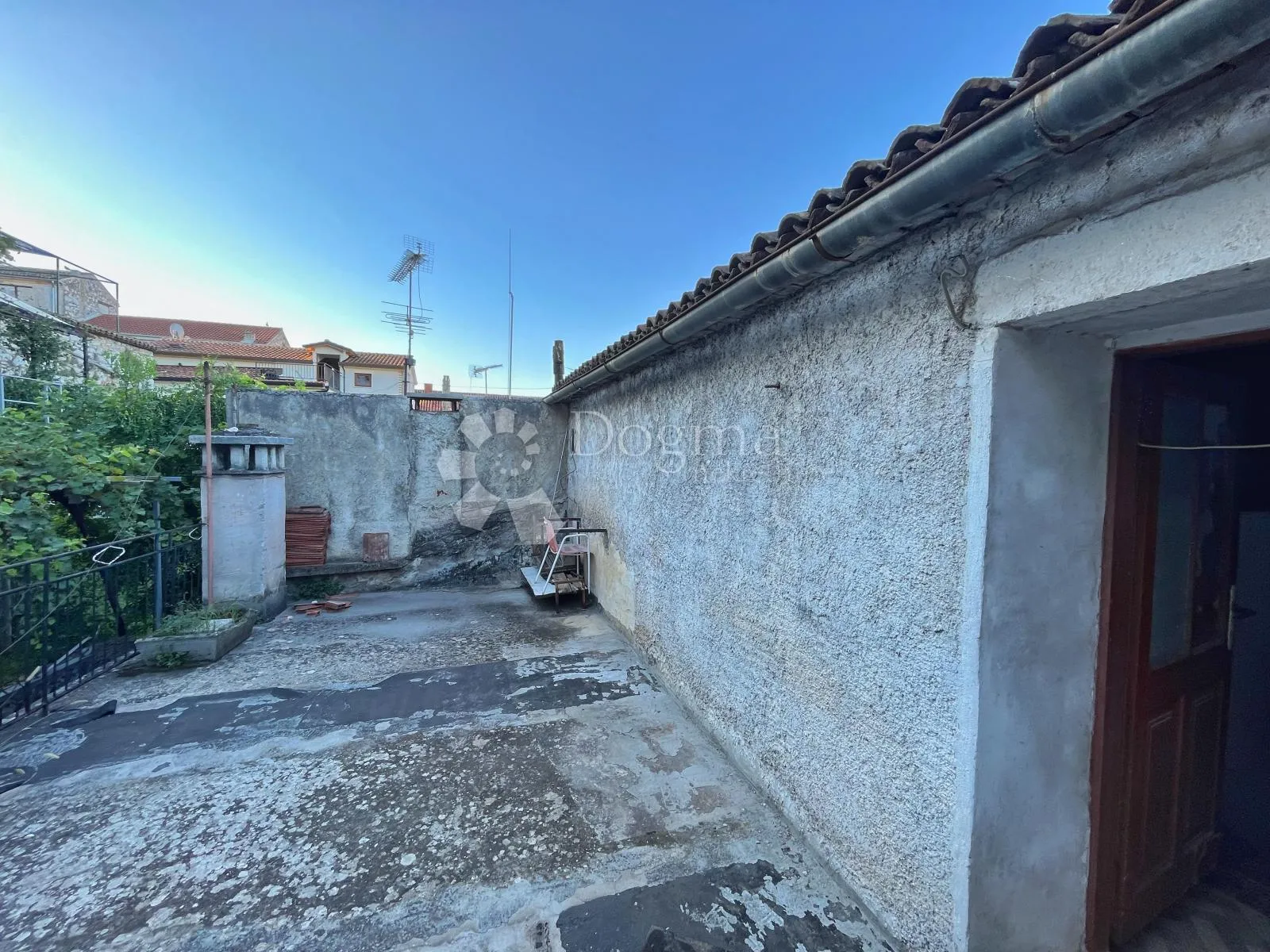 kuća za adaptaciju 85 m od mora, top lokacija - slika 16