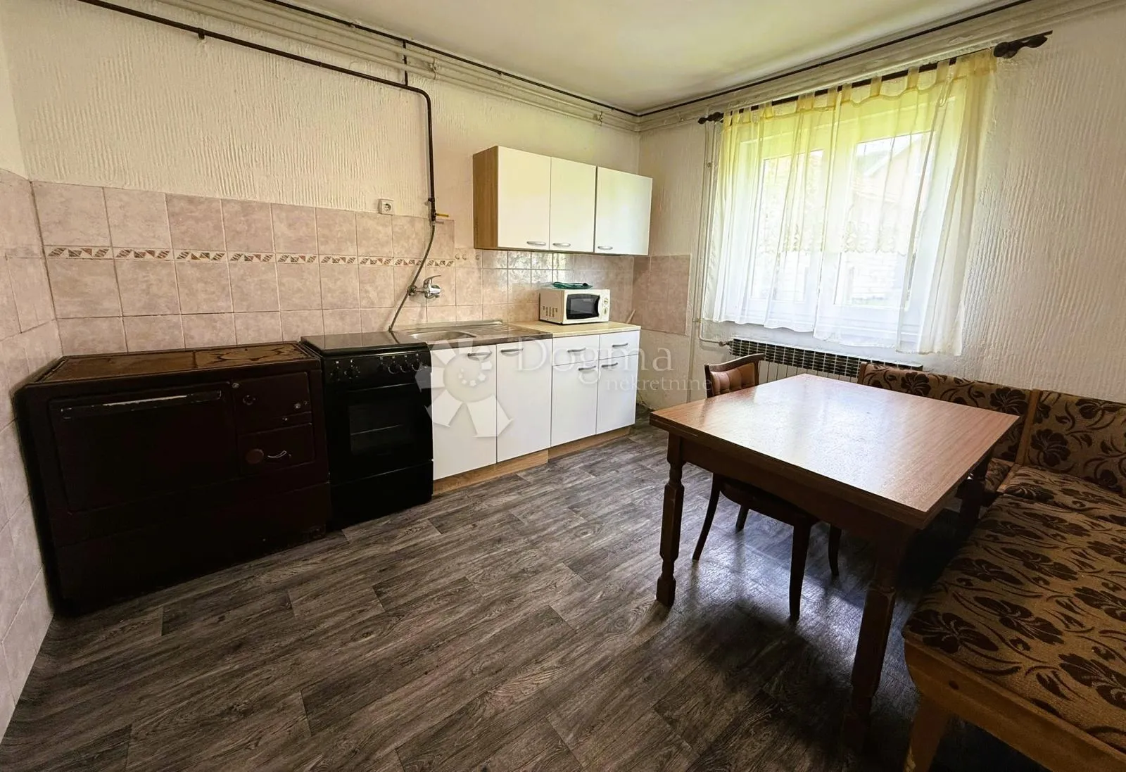 obiteljska kuća s dodatnim objektima - slika 11