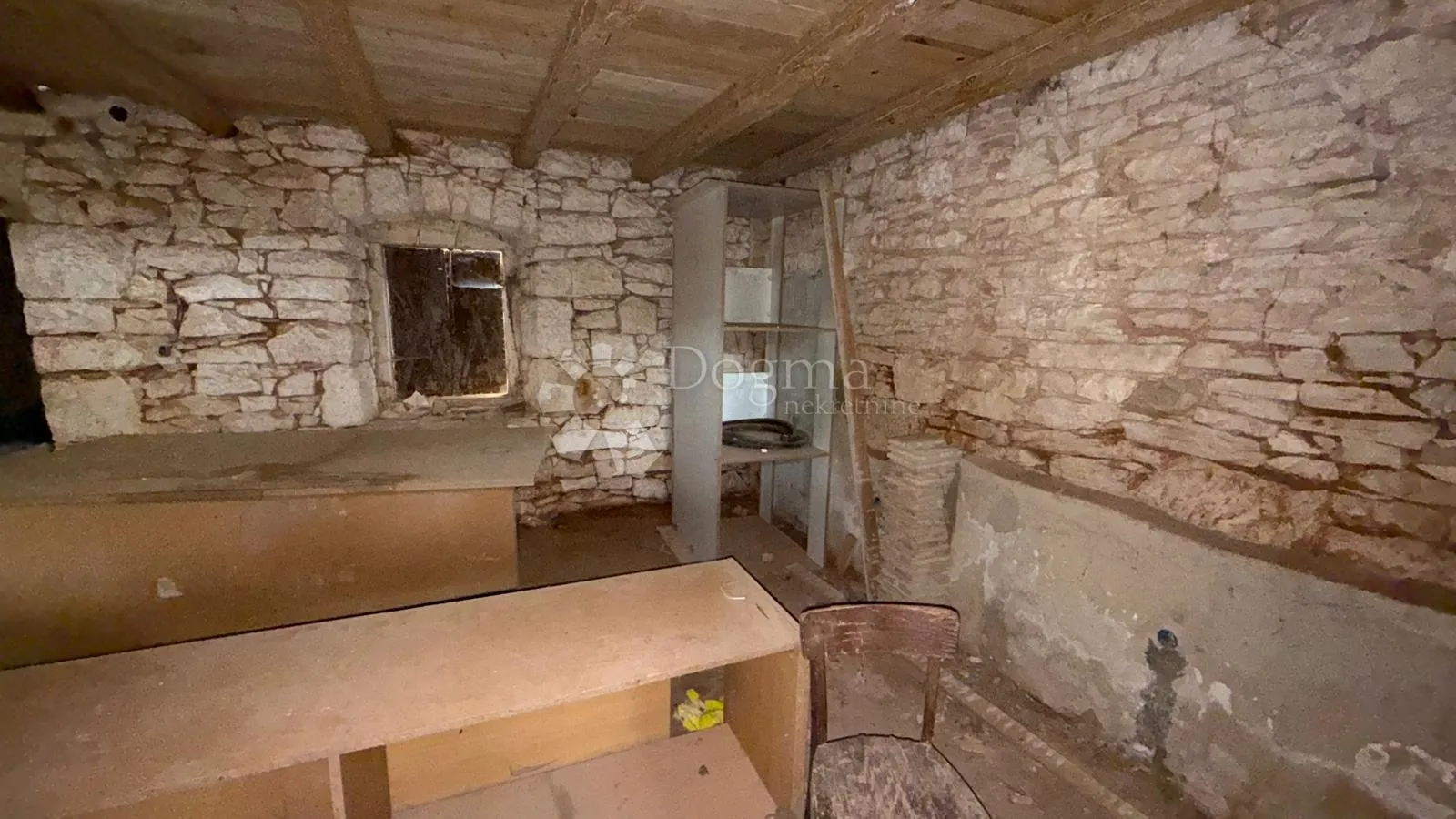 kamena priča za renovaciju na dobroj lokaciji - slika 11