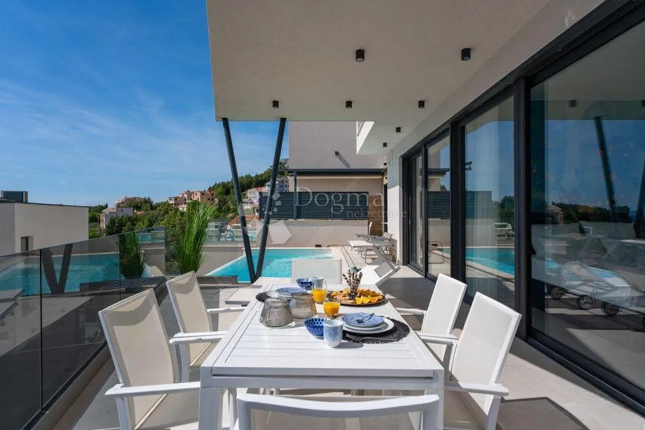 premium smart home vila s pogledom na more – potpuno opremljena nekretnina s izvrsnim povratom - slika 10