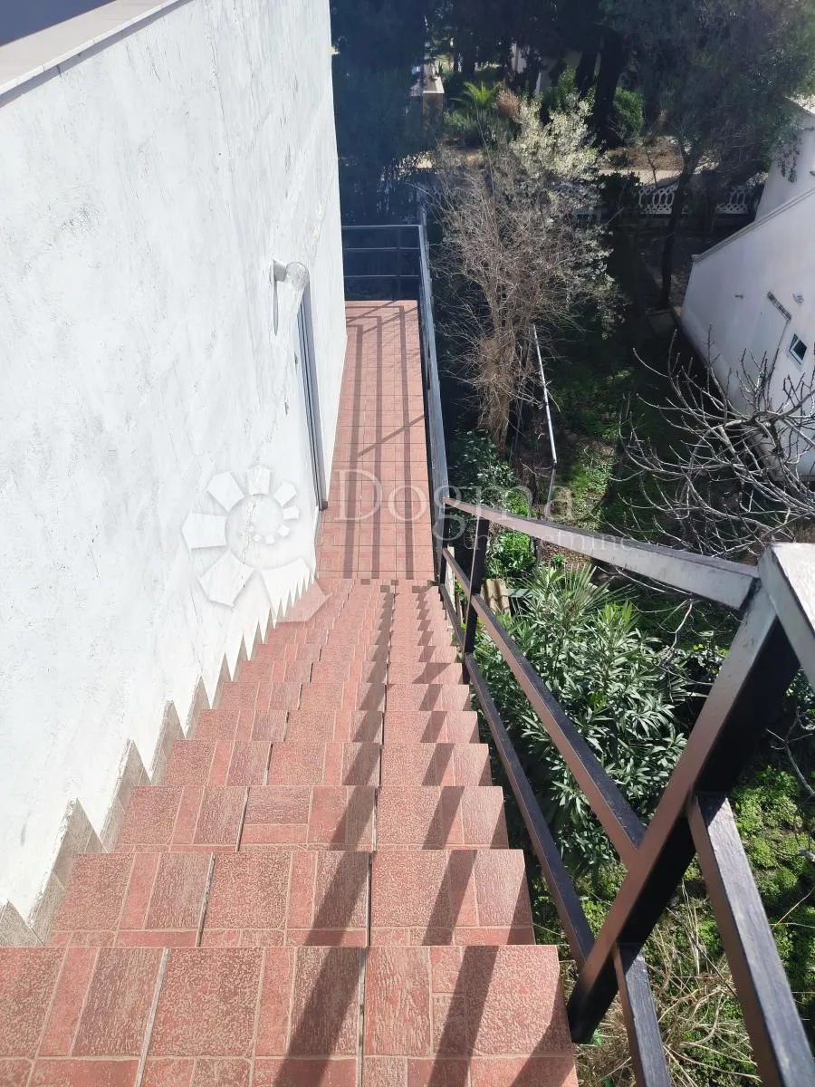 kuća sa 6 apartmana, sabunike-privlaka - slika 11