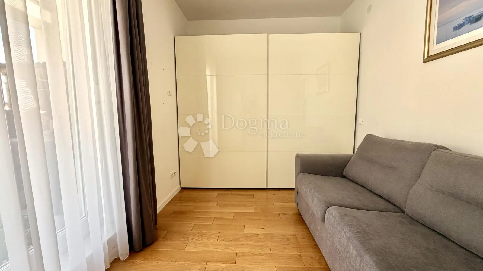 svijetao 4soban penthouse s terasama i parkingom - slika 19