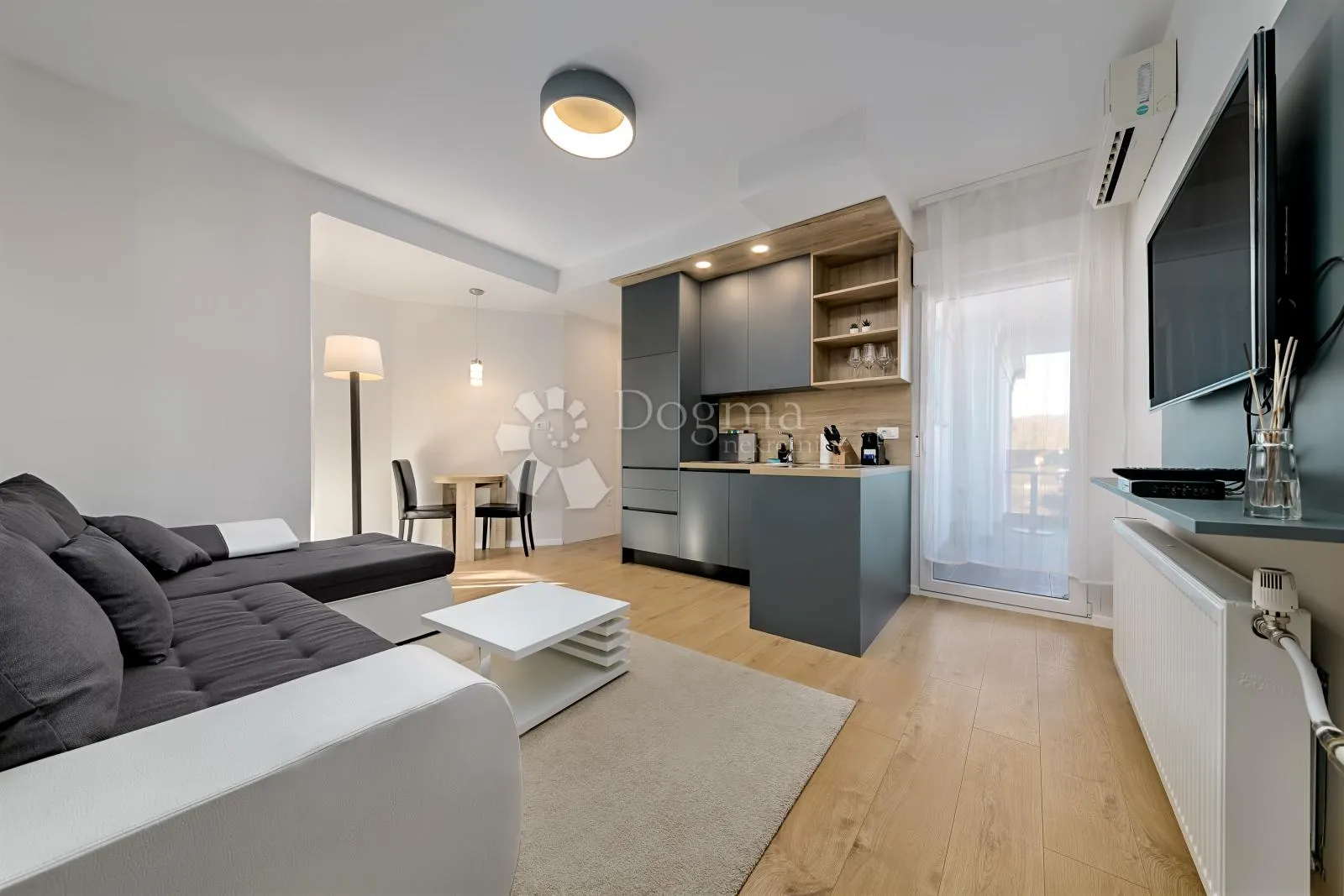 zagreb, maksimir, luksuzan stan 40 m2 s bazenom - slika 1