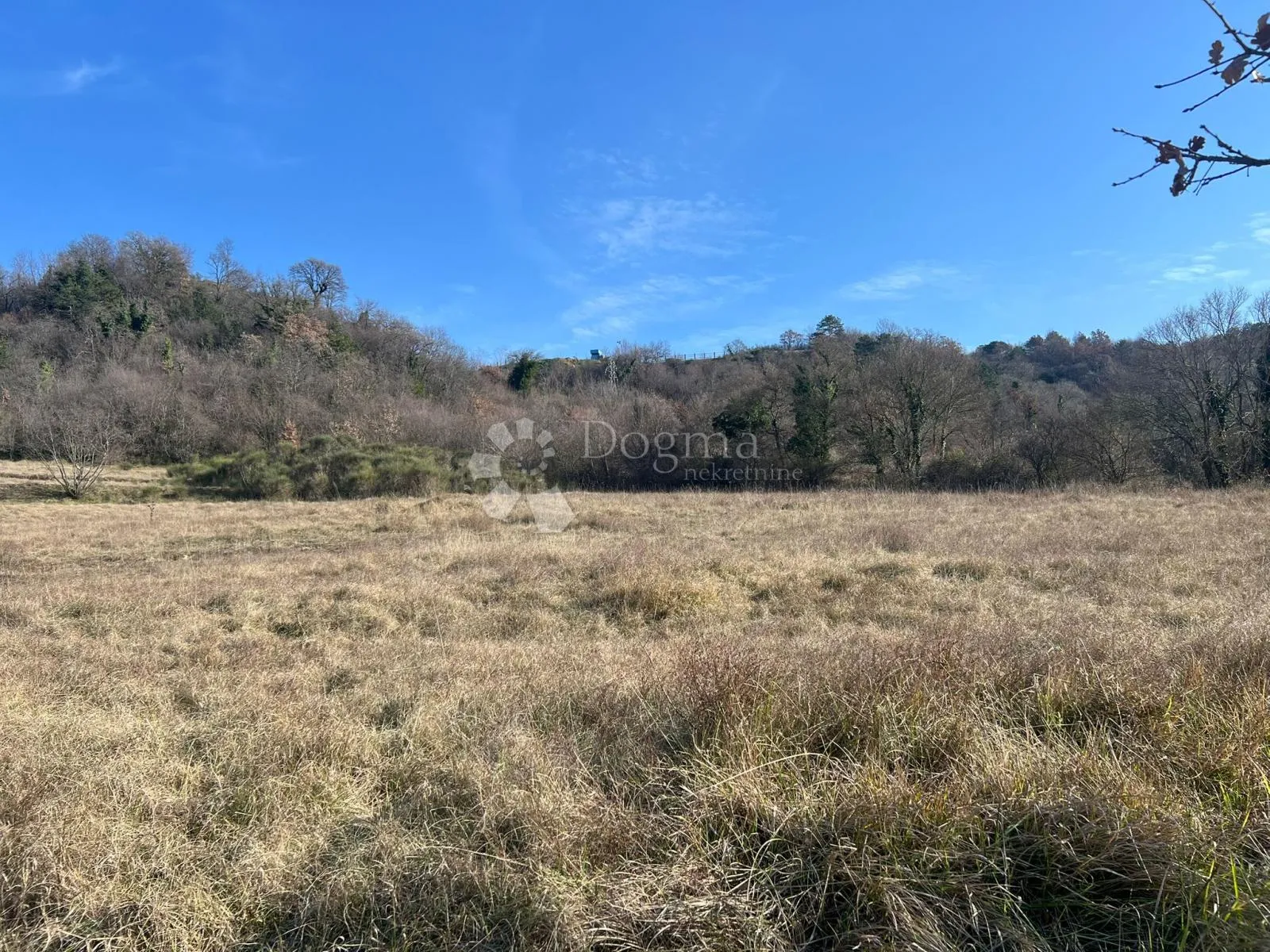 građevinsko zemljište 1250 m2 - slika 1
