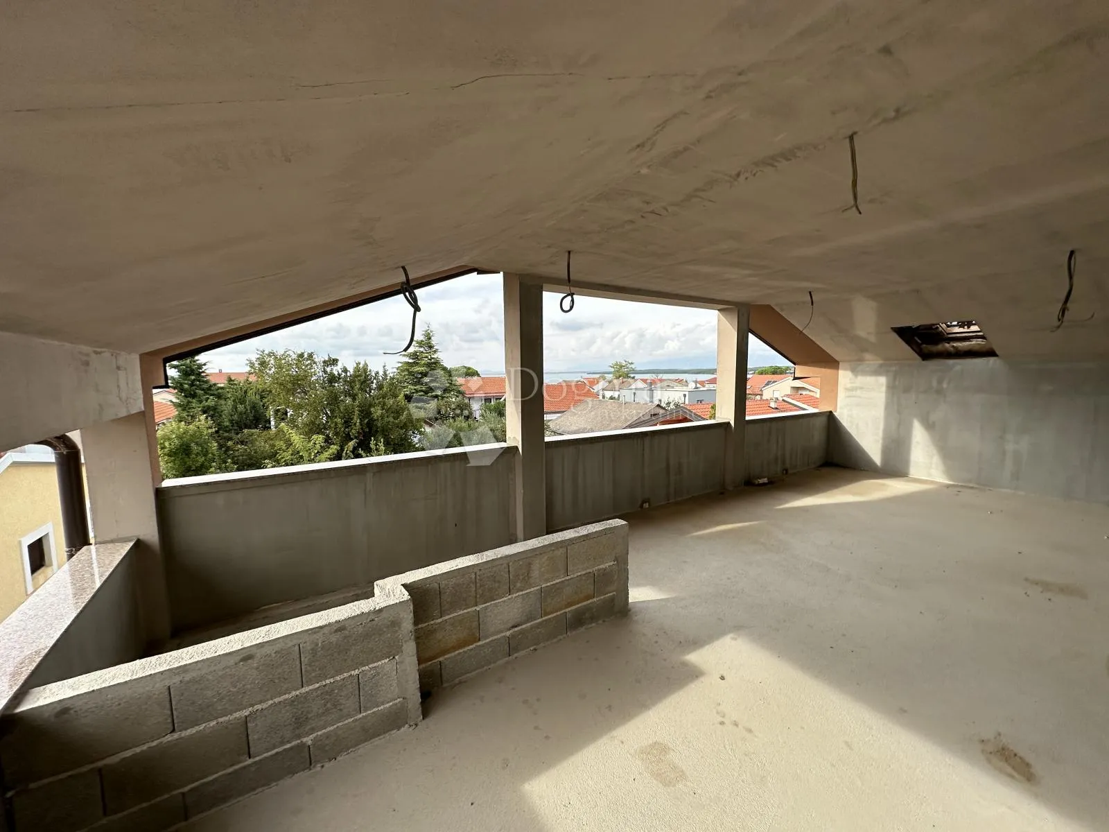 zukve kuća sa 3 apartmana *prilika!!!* - slika 13