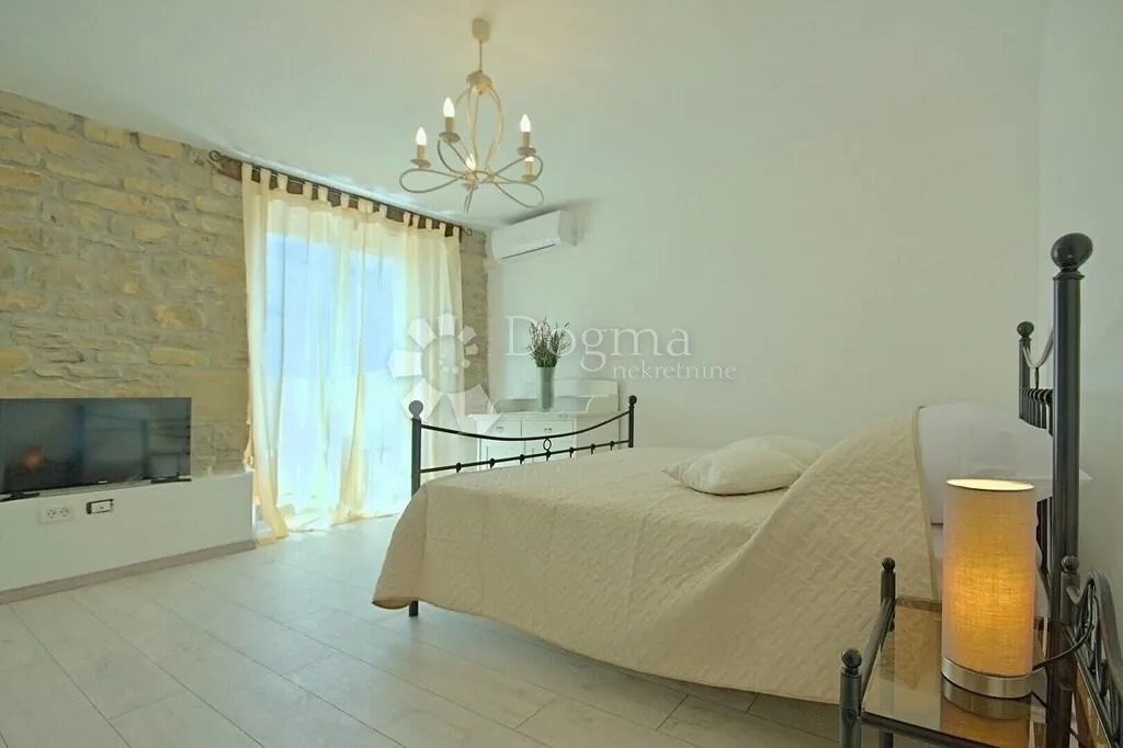 2 prekrasne autohtone kuće sa otvorenim pogledom - slika 48