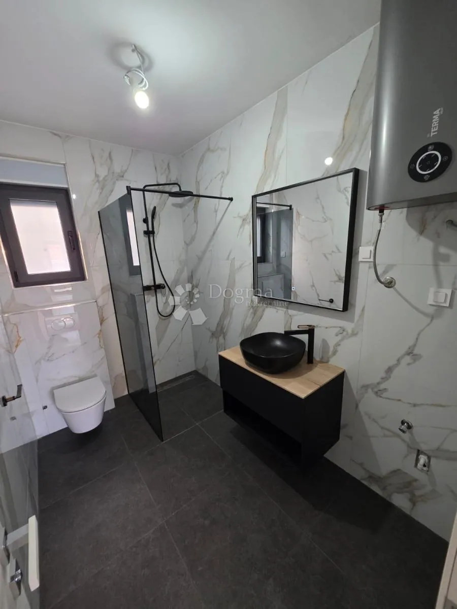 rogoznica- prizemlje u novogradnji 70m od mora - slika 15