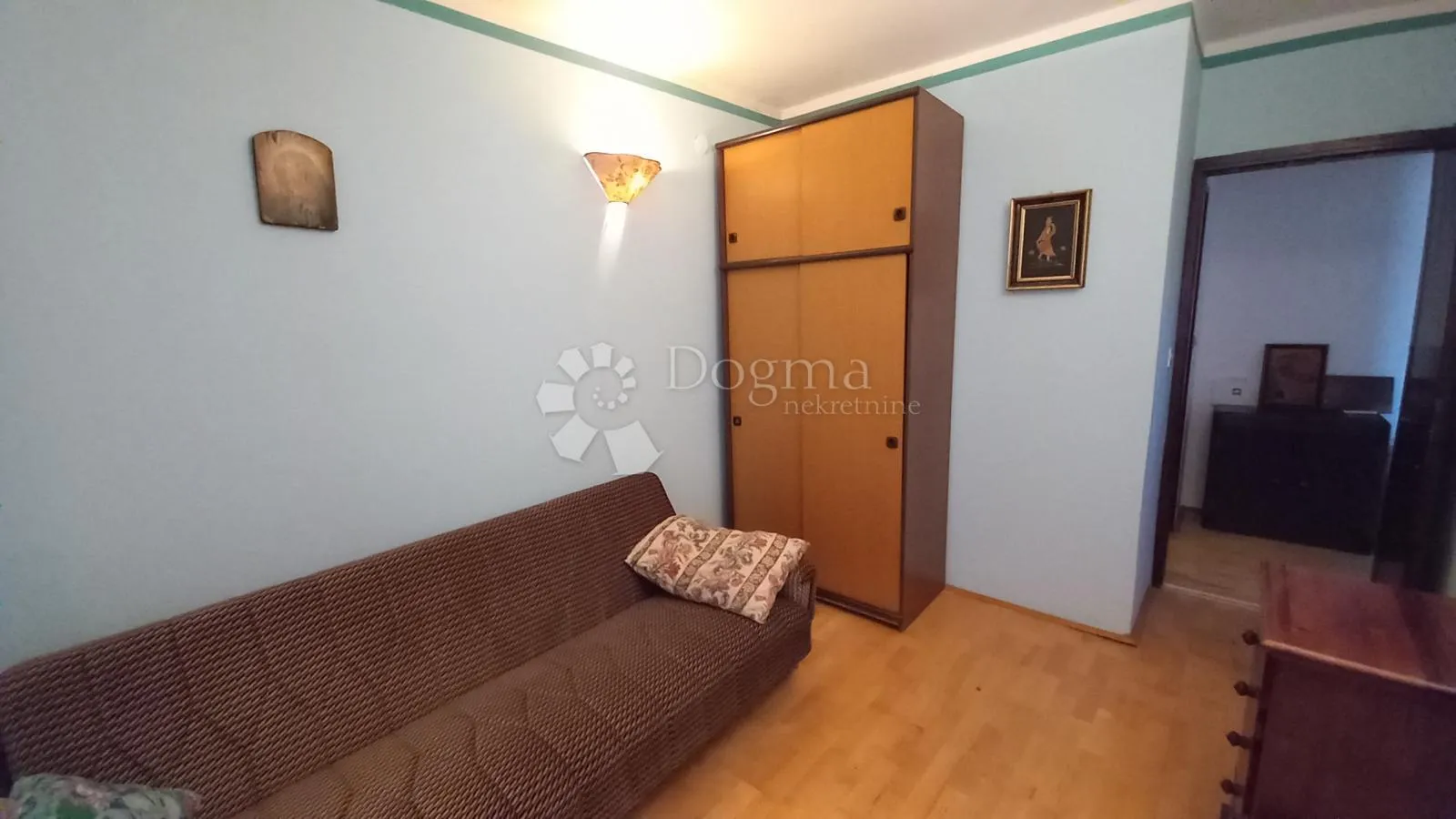 prostrana kuća s dva apartmana u mirnom okruženju blizu brtonigle - slika 14