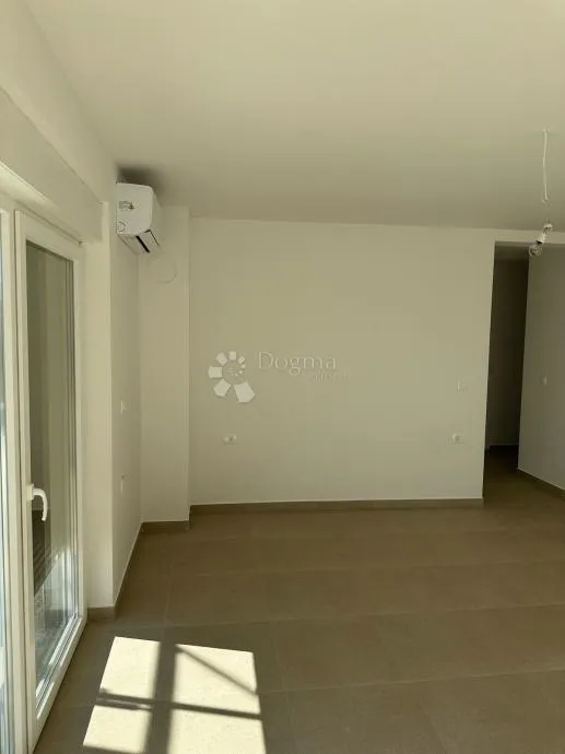 moderni 2-sobni stan u novogradnji, 800 m od mora - slika 14